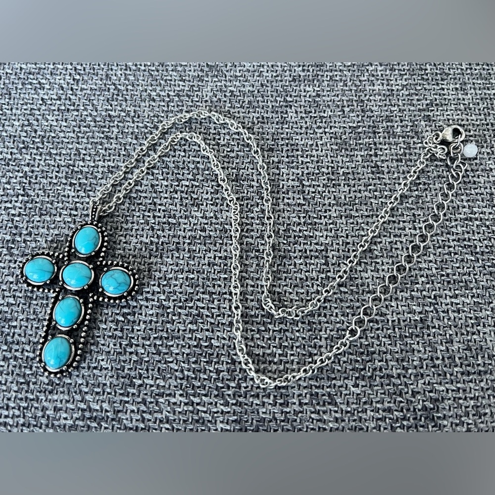NEW UNBRANDED Faux Burnished Silver & Turquoise Cross with Adjustable Chain - Picture 4 of 4